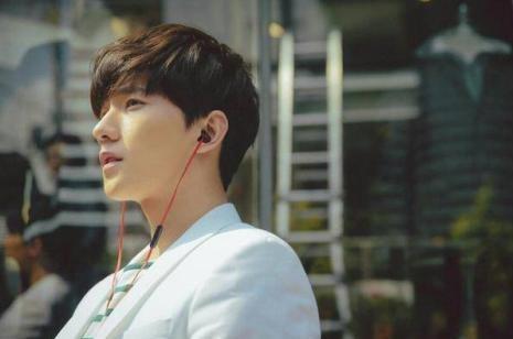 国产9日韩久久久久精品影院海报