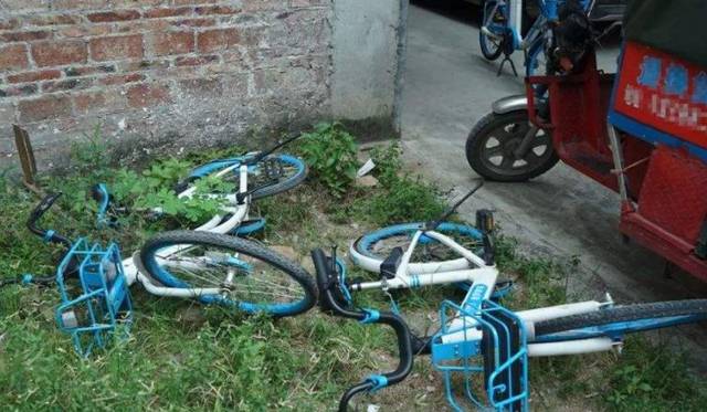 mm车 内饰硬塑料硌得人生疼海报