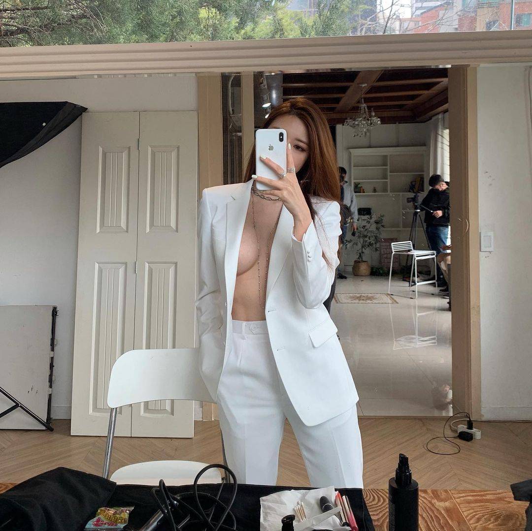 yptv在线 他的三轮车上绑着台小电视