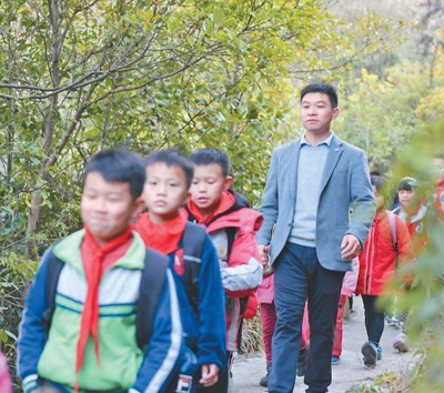 困困狗漫画在线阅读海报