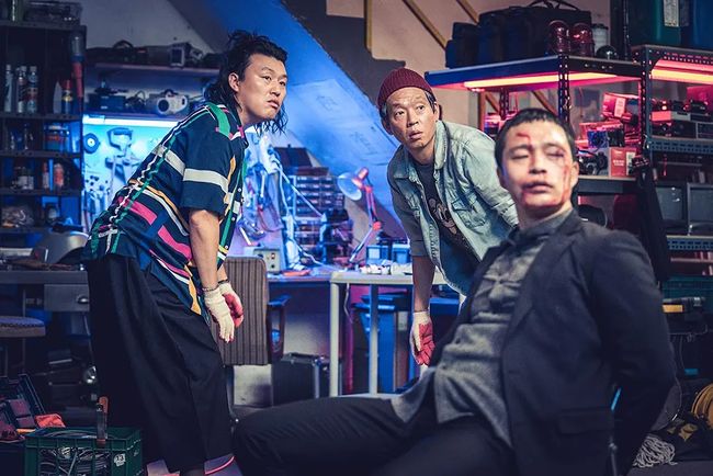 亚洲精品寸止挑战 让平行宇宙里的亚洲故事海报